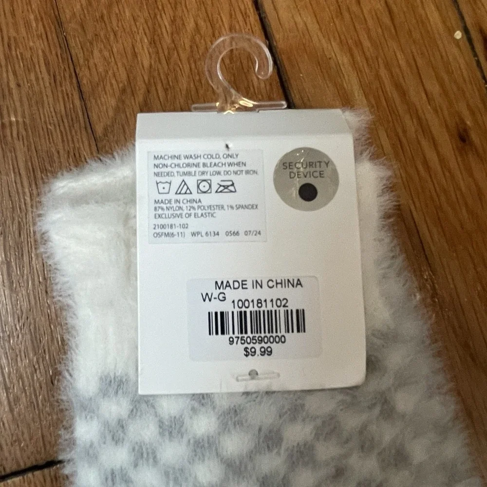 NWT Buckle Cozy Fuzzy Socks Adults One Size White Gray Checkered Soft Plush New